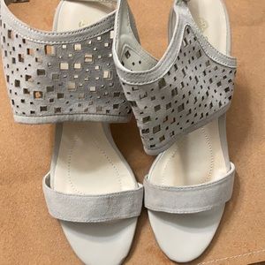 NWOT Studio Isola Suede Heeled Sandals